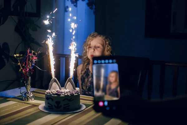 Parent Taking Photo Daughter Blolwing Candles Birthday Cake Using Smartphone — Stock Photo, Image