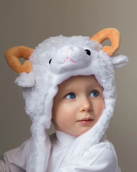 Baby in sheep hat New Year 2015 — Stock Photo, Image