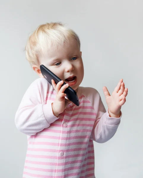 Telefonla konuşan bebek