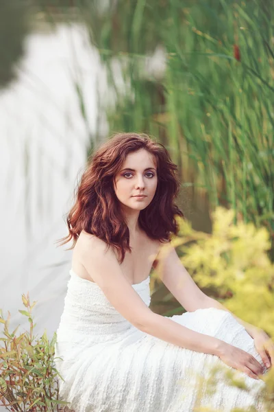 Portrait of girl near water on sunset — Stock Photo, Image