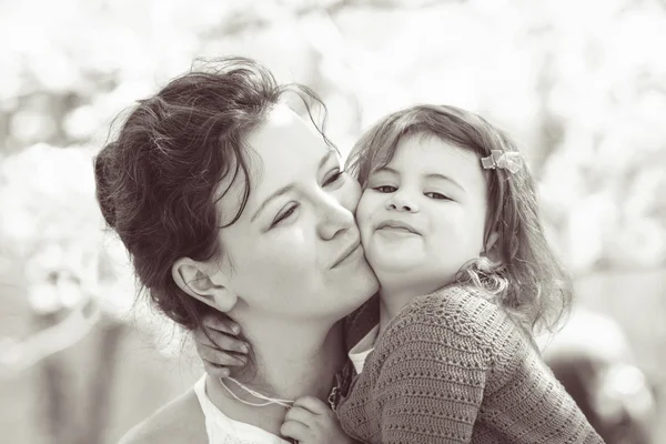 Portrait of mother and daughter kissing laughing — Stock Photo, Image