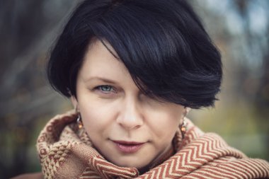 esmer orta yaşlı kadın dışında sonbahar Park