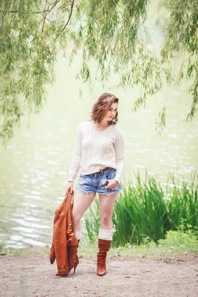 Beautiful young girl outside in park — Stock Photo, Image