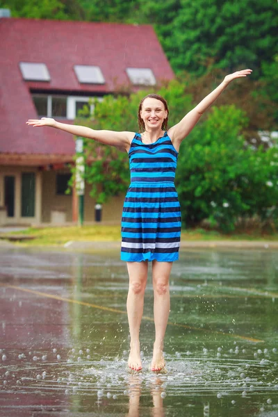 Girl jumping under the rain — Stock Photo, Image