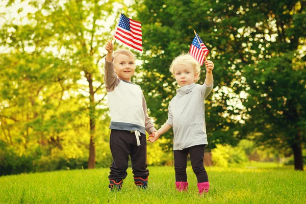 bebekler çocuklar Amerikan ABD bayrakları ile