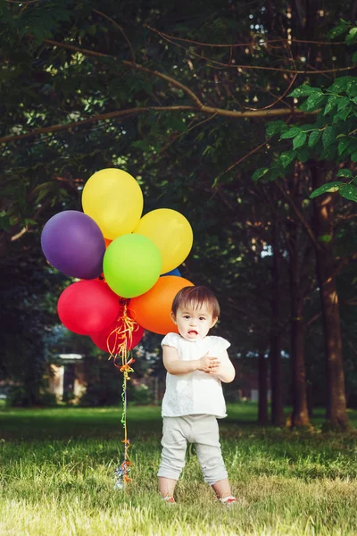 Potret gadis asia dengan balon — Stok Foto
