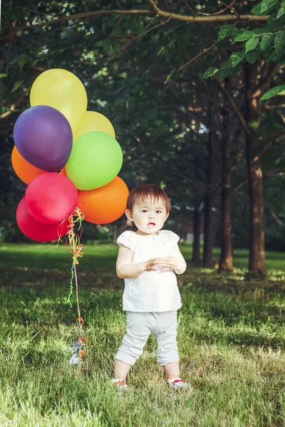 Potret gadis asia dengan balon — Stok Foto