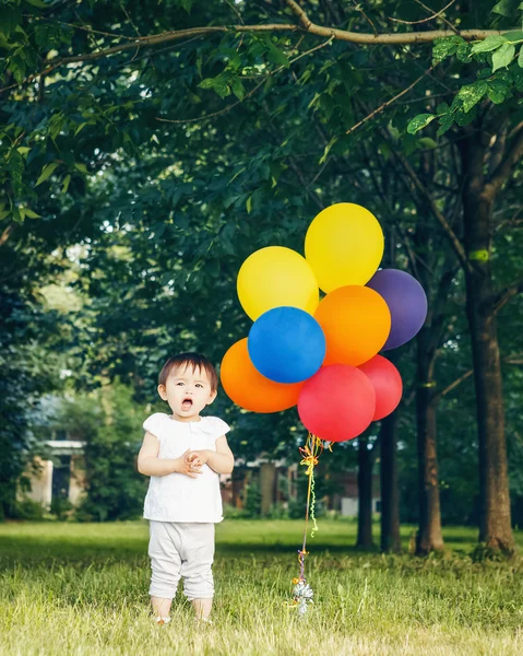 Potret gadis asia dengan balon — Stok Foto