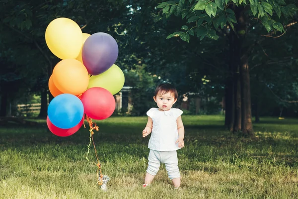 Potret gadis asia dengan balon — Stok Foto