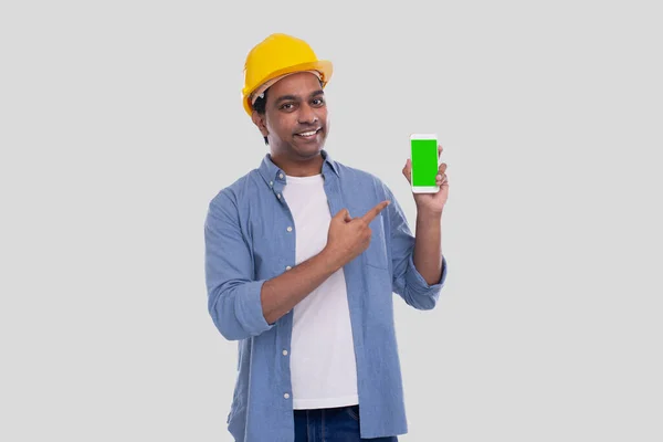 Trabalhador Construção Indiano Apontando Para Telefone Homem Apontando Para Tela — Fotografia de Stock
