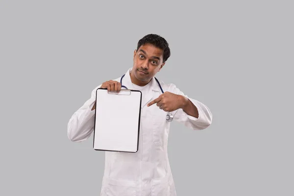 Doctor Pointing Clipboard Isolated Indian Man Doctor Blank Clipboard Hands — Stock Photo, Image