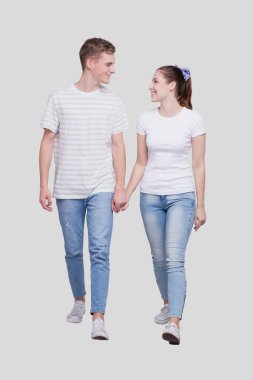 Birlikte Yürüyen Çift El ele tutuşuyor. Aşıklar