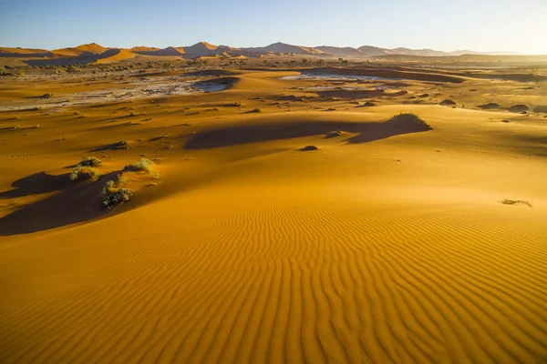 Weergave van Rode duinen in de Namib woestijn, Sossusvlei, Namibië — Stockfoto