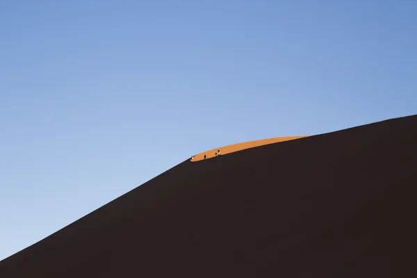 De top van een rode Duin in de Namib woestijn, in Sossusvlei, Nami — Stockfoto