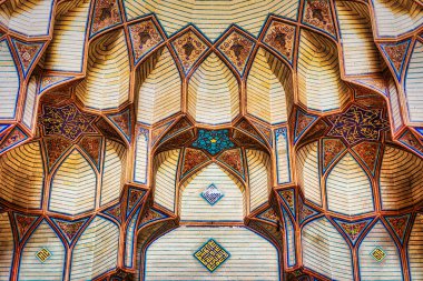 İsfahan, İran - 29 Nisan 2015: İran 'daki İsfahan çarşısına yakın olan cami, 1654 yılında Şah Abbas (1648-1666) döneminde İsfahan' dan Hindistan 'a kaçan Doktor Davut tarafından inşa edilmiştir..