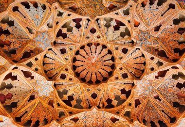 İsfahan, İran - 29 Nisan 2015: İran 'ın İsfahan kentindeki büyük bir saray olan Ali Qapu Sarayı Müzik Salonu' nun ayrıntıları. Naqsh e Jahan Meydanı 'nın batı tarafında Şeyh Lotfollah Camii' nin karşısında yer alır..