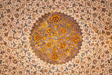 İsfahan, İran - 29 Nisan 2015: İran 'ın İsfahan şehrinde büyük bir saray olan Ali Qapu Sarayı' nın detayları. Naqsh e Jahan Meydanı 'nın batı tarafında Şeyh Lotfollah Camii' nin karşısında yer alır..