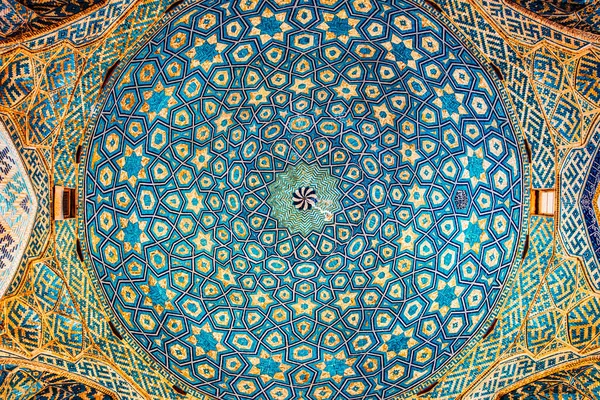 伊朗亚兹德 2015年4月27日 伊朗亚兹德贾梅清真寺穹顶的细节 这座清真寺的顶部有两座尖塔 是伊朗最高的 — 图库照片