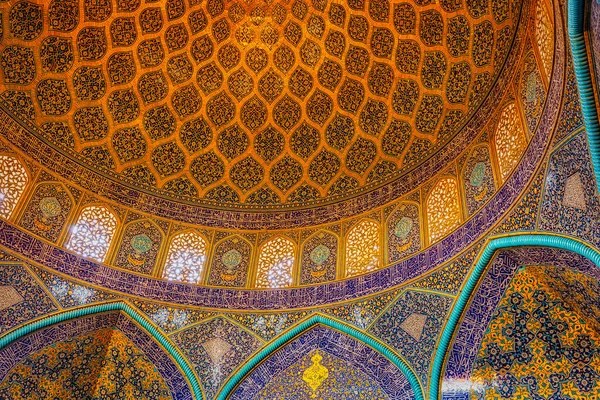 Isfahan Irán Abril 2015 Interior Cúpula Sala Central Mezquita Sheikh — Foto de Stock