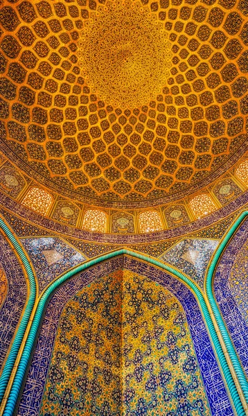 Isfahan Irán Abril 2015 Interior Cúpula Sala Central Mezquita Sheikh — Foto de Stock