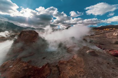San Pedro de Atacama, Şili yakınlarındaki El Tatio gayzerlerinin görüntüsü.