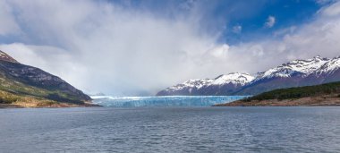 Perito Moreno buzulunun muhteşem manzarası, Los Glaciares Ulusal Parkı, Santa Cruz, Güney Patagonya, Arjantin, Güney Amerika.