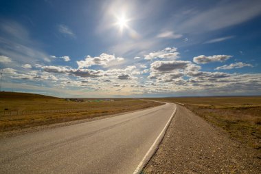 Arjantin 'in güneyindeki Patagonya' daki manzaralı yoldan Rio Gallego 'dan El Calafate' ye, Perito Moreno