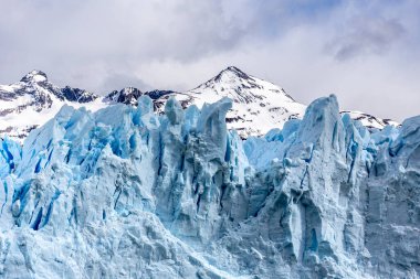 Perito Moreno buzulunun muhteşem manzarası, Los Glaciares Ulusal Parkı, Santa Cruz, Güney Patagonya, Arjantin, Güney Amerika.