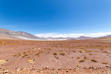 23. Otoyol 'dan, Şili' nin kuzeyindeki manzaralı yoldan Calama 'dan Sico Geçidi' ne, Arjantin sınırına kadar. Yol Miscanti Gölü, Salar de Talar ve Tuyajto Gölü yakınlarından geçiyor.