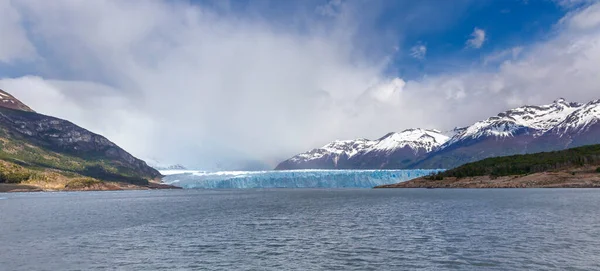 ペリト モレノ氷河 グラシアレス国立公園 サンタクルーズ パタゴニア南部 アルゼンチン 南米の青い氷のバーグ氷河の素晴らしい景色 — ストック写真