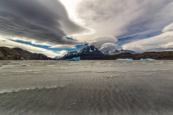 Άποψη Του Παγετώνα Στη Λίμνη Grey Και Isla Los Hielos — Φωτογραφία Αρχείου