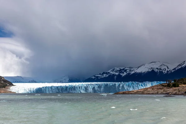 Καταπληκτική Θέα Του Παγετώνα Perito Moreno Μπλε Παγόβουνο Παγετώνα Στο Φωτογραφία Αρχείου