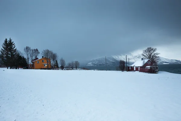 Noorwegen in de winter - reis naar het eiland Kvaloya — Stockfoto