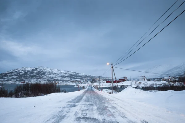 Noorwegen in de winter - reis naar het eiland Kvaloya — Stockfoto