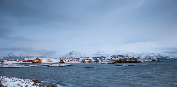 Noorwegen in de winter - reis naar het eiland Kvaloya — Stockfoto