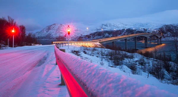 Noorwegen in de winter - reis naar het eiland Kvaloya — Stockfoto