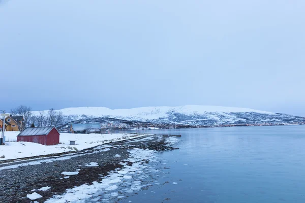 Noorwegen in de winter - reis naar het eiland Kvaloya — Stockfoto