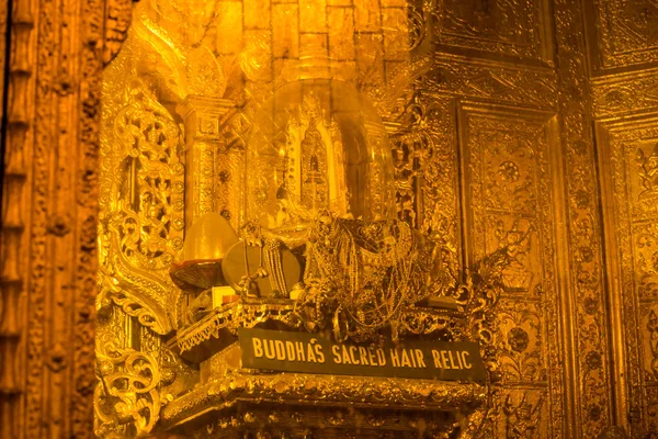 Buddha's sacred hair relic, in Botataung Pagoda, Yangon, Myanmar — Stock Photo, Image