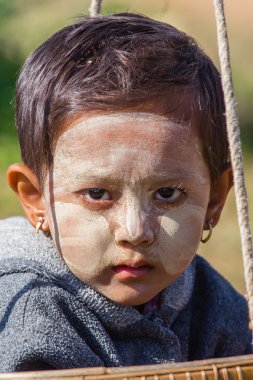 Bagan, Myanmar - 26 Kasım 2014: bir Tanımlanamayan Birmanya chil