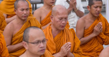 Yangon, Myanmar - 22 Kasım 2014: birkaç tanımlanamayan Buddhi