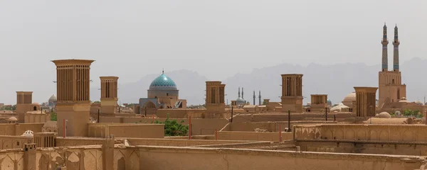 Pemandangan panorama badgirs dan masjid Yazd, Iran — Stok Foto