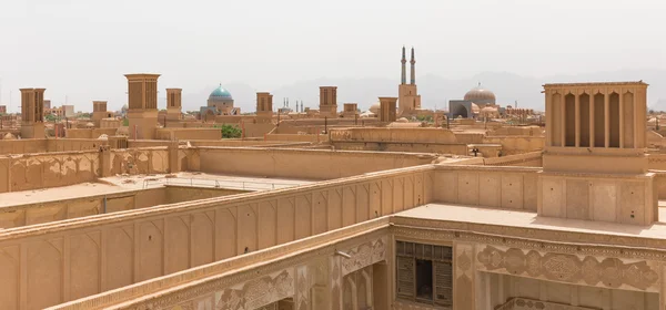 Panoramiczny widok na badgirs i meczetów w yazd, iran — Zdjęcie stockowe