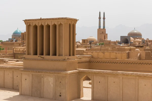 Vista panorámica de badgirs y mezquitas de Yazd, Irán — Foto de Stock