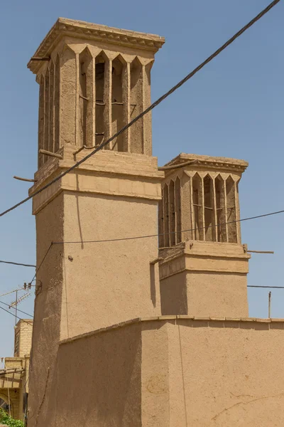 İran Yazd 'daki eski evin çatısında Badgirl' ler var.