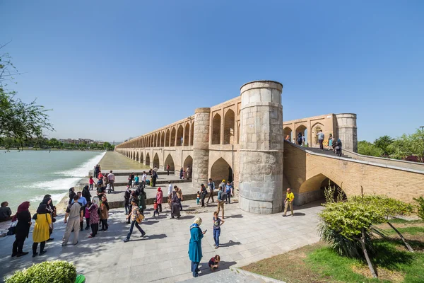 Die si-o-seh pol, die Brücke von 33 Bögen, in isfahan, iran — Stockfoto