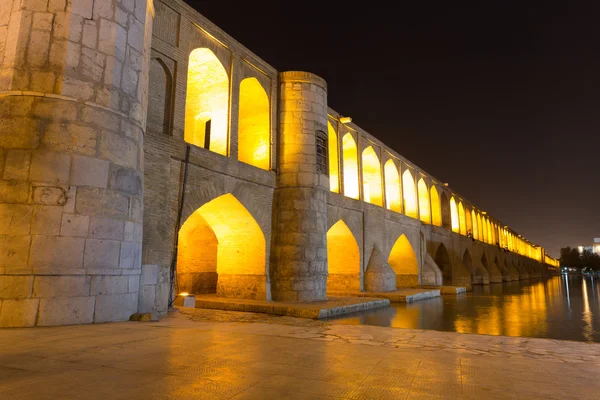 De Si-o-Seh-Pol, de brug van 33 bogen, in Isfahan, Iran — Stockfoto