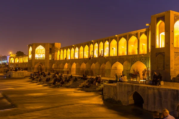 Den antika Khaju Bridge, (Khaju Pol-e), i Isfahan, Iran — Stockfoto