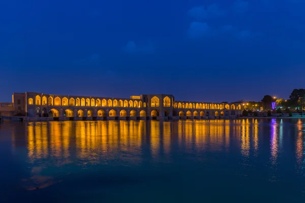 El antiguo puente Khaju, (Pol-e Khaju), en Isfahán, Irán — Foto de Stock
