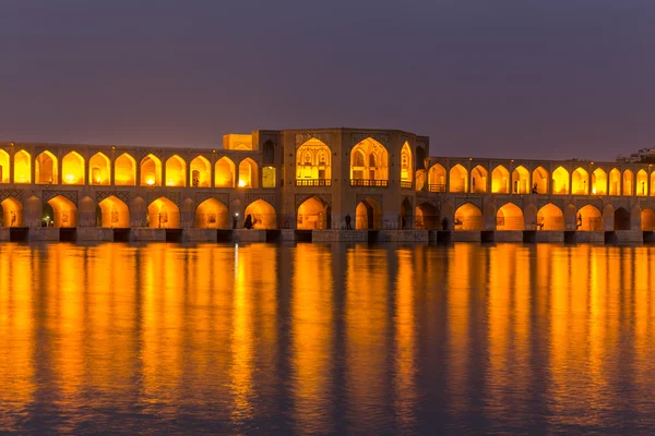 El antiguo puente Khaju, (Pol-e Khaju), en Isfahán, Irán — Foto de Stock