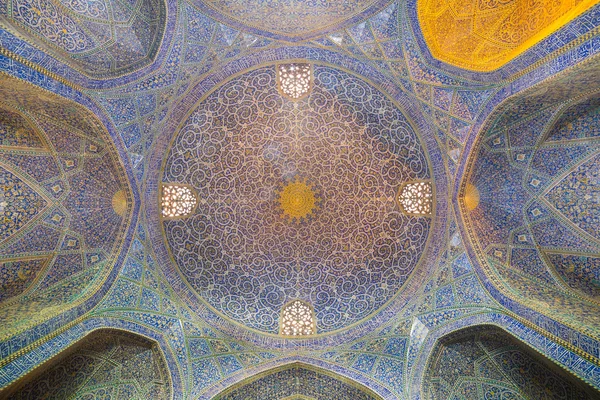 Madrasa-ye-chahar bagh, auf isfahan, iran. — Stockfoto